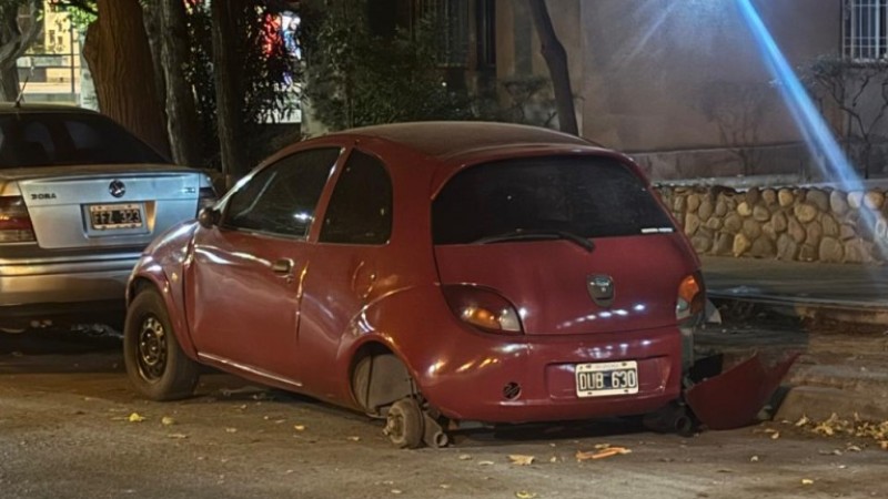Detuvieron a un delincuente cuando robada una rueda de auxilio